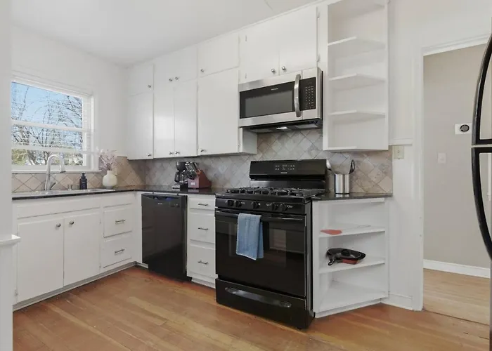 Corner Charmer 2br - Bonus - Near Tu & Expo