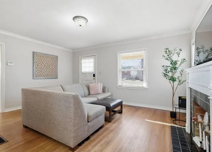 Corner Charmer 2br - Bonus - Near Tu & Expo Tulsa