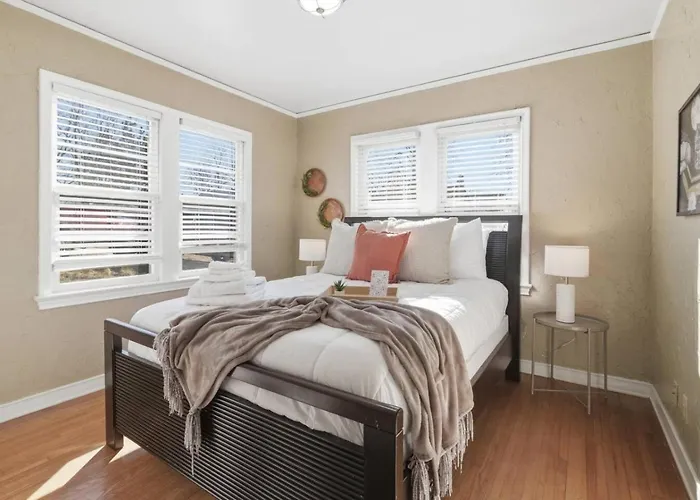Corner Charmer 2br - Bonus - Near Tu & Expo